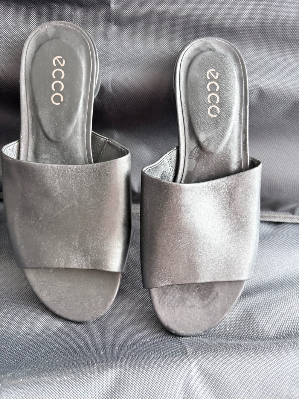 ECCO Women’s Black Leather Slide Mules size 7-7.5